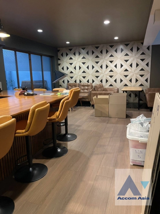 8  3 br Townhouse for rent and sale in Sukhumvit ,Bangkok BTS Thong Lo AA16702