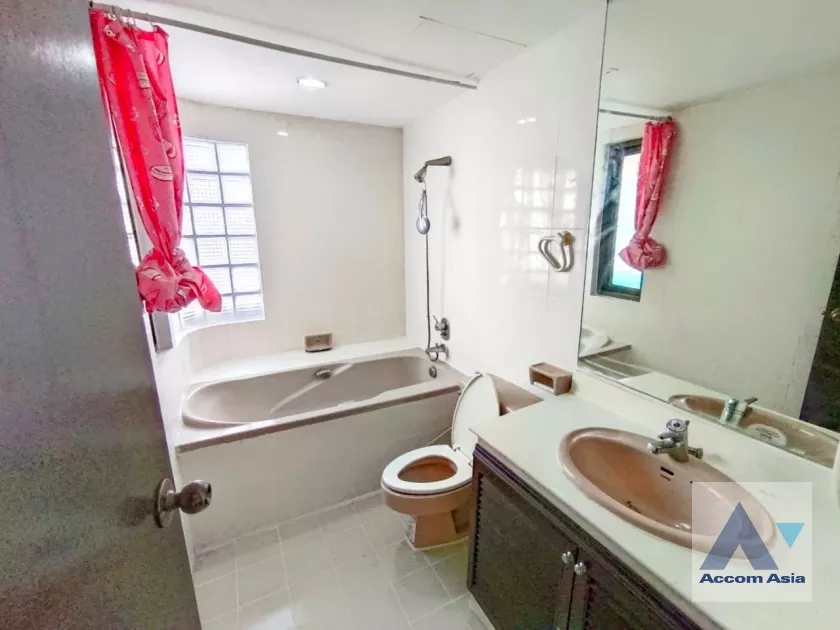 27  3 br Condominium For Rent in Sukhumvit ,Bangkok BTS Asok - MRT Sukhumvit at Windsor Tower AA16738