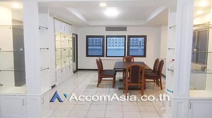 Home Office, Pet friendly |  3 Bedrooms  House For Rent in Sukhumvit, Bangkok  near BTS Punnawithi (AA16761)