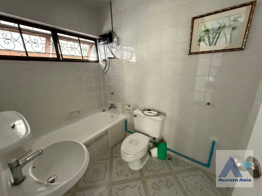 27  3 br House For Rent in Sukhumvit ,Bangkok BTS Punnawithi AA16761