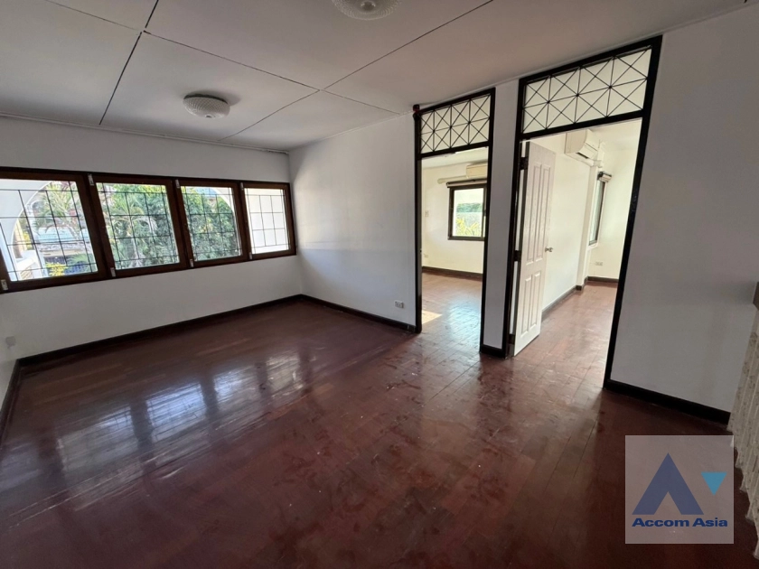 12  3 br House For Rent in Sukhumvit ,Bangkok BTS Punnawithi AA16761