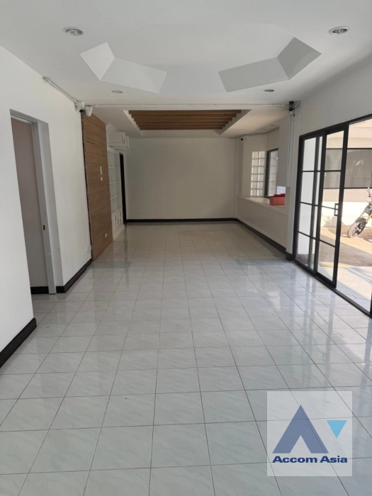  1  3 br House For Rent in Sukhumvit ,Bangkok BTS Punnawithi AA16761