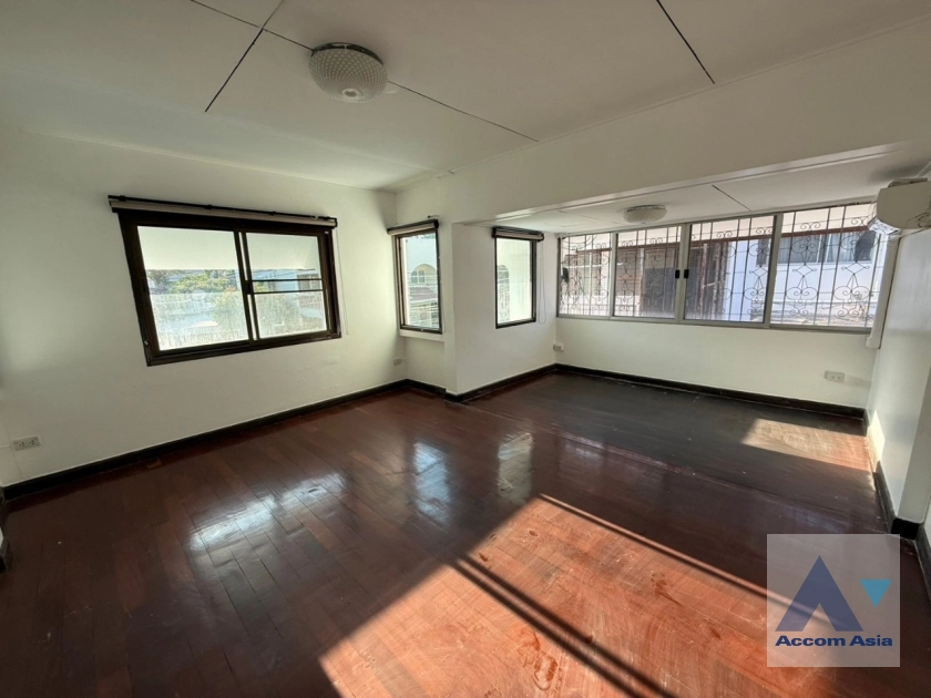 17  3 br House For Rent in Sukhumvit ,Bangkok BTS Punnawithi AA16761