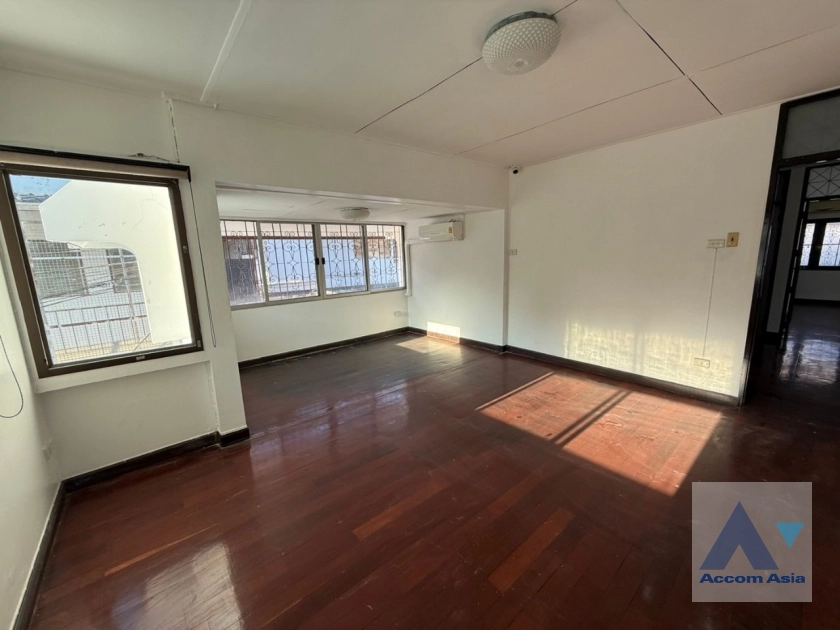 18  3 br House For Rent in Sukhumvit ,Bangkok BTS Punnawithi AA16761