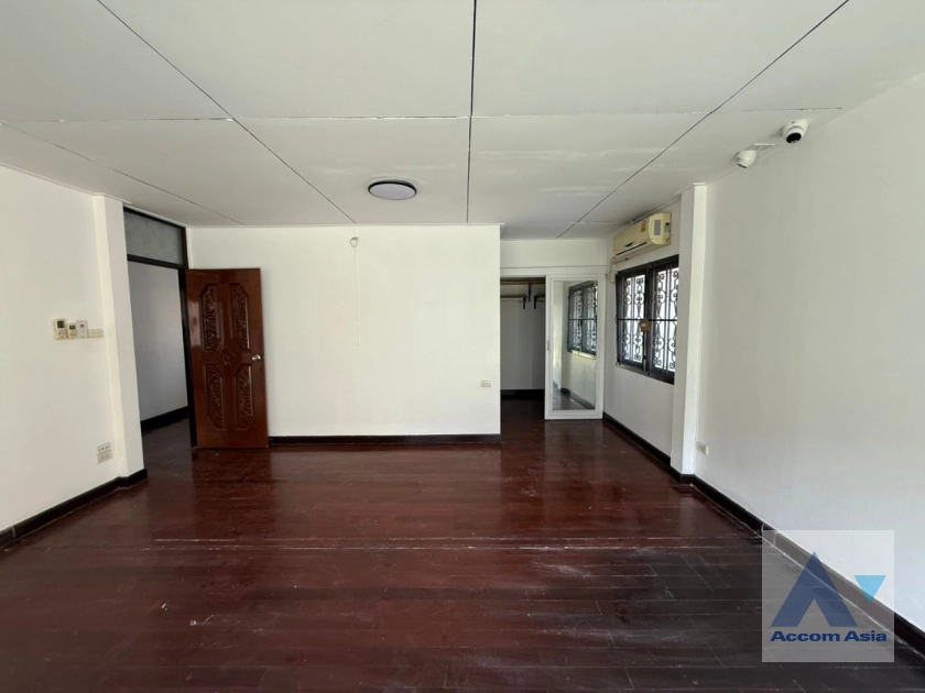 10  3 br House For Rent in Sukhumvit ,Bangkok BTS Punnawithi AA16761