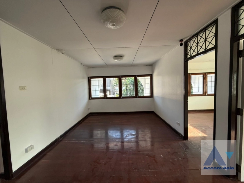 11  3 br House For Rent in Sukhumvit ,Bangkok BTS Punnawithi AA16761
