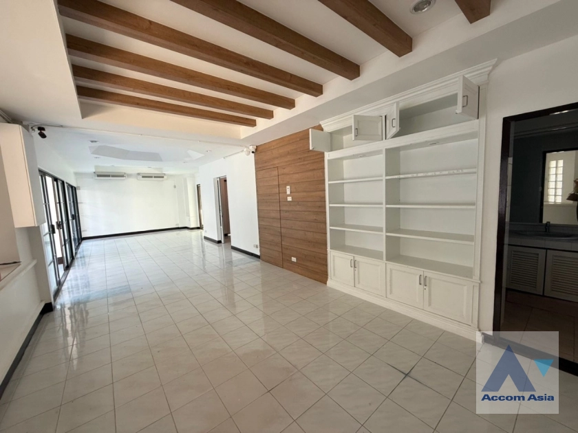 4  3 br House For Rent in Sukhumvit ,Bangkok BTS Punnawithi AA16761