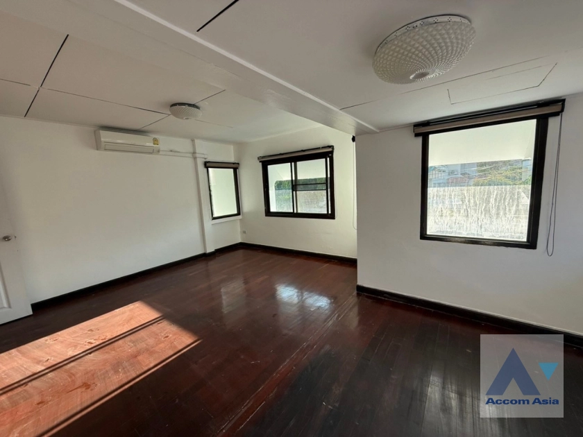 16  3 br House For Rent in Sukhumvit ,Bangkok BTS Punnawithi AA16761