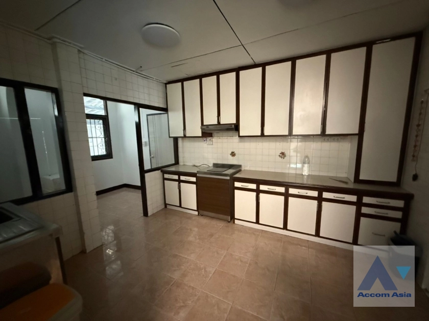 8  3 br House For Rent in Sukhumvit ,Bangkok BTS Punnawithi AA16761