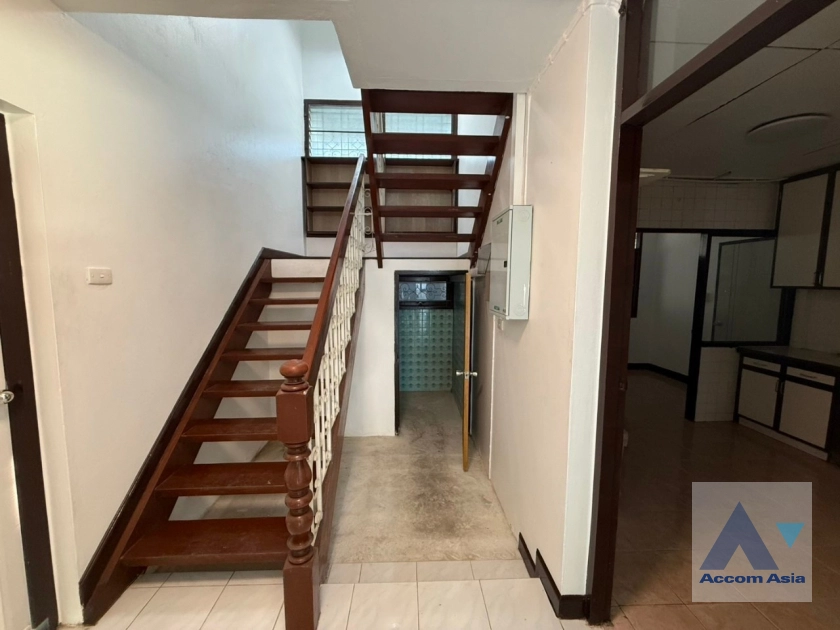 9  3 br House For Rent in Sukhumvit ,Bangkok BTS Punnawithi AA16761