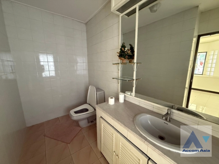 25  3 br House For Rent in Sukhumvit ,Bangkok BTS Punnawithi AA16761