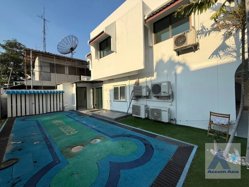 32  3 br House For Rent in Sukhumvit ,Bangkok BTS Punnawithi AA16761