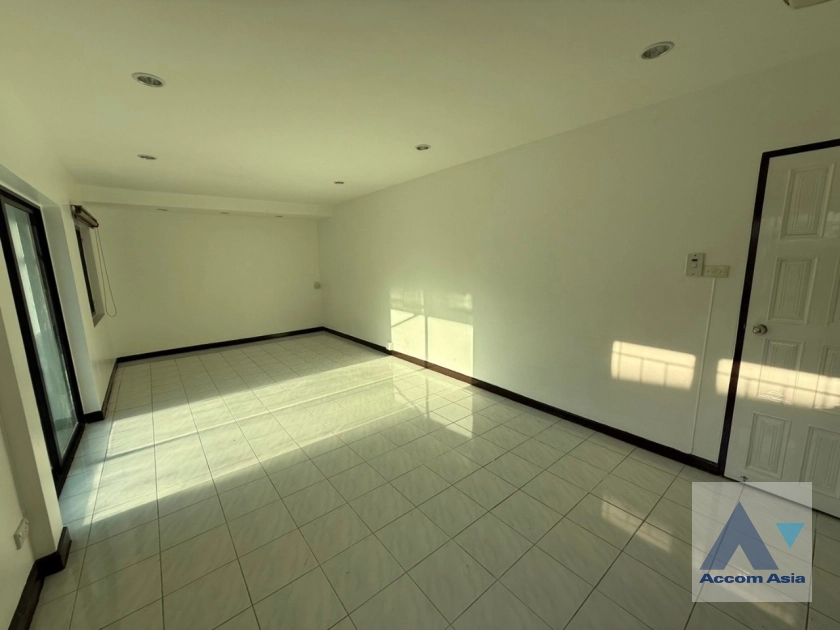 21  3 br House For Rent in Sukhumvit ,Bangkok BTS Punnawithi AA16761