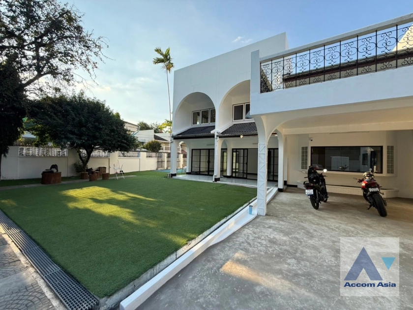 31  3 br House For Rent in Sukhumvit ,Bangkok BTS Punnawithi AA16761