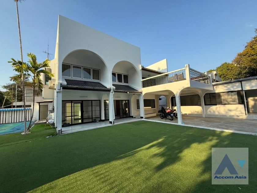 unitHome Office, Pet friendly |  3 Bedrooms  House For Rent in Sukhumvit, Bangkok  near BTS Punnawithi (AA16761)