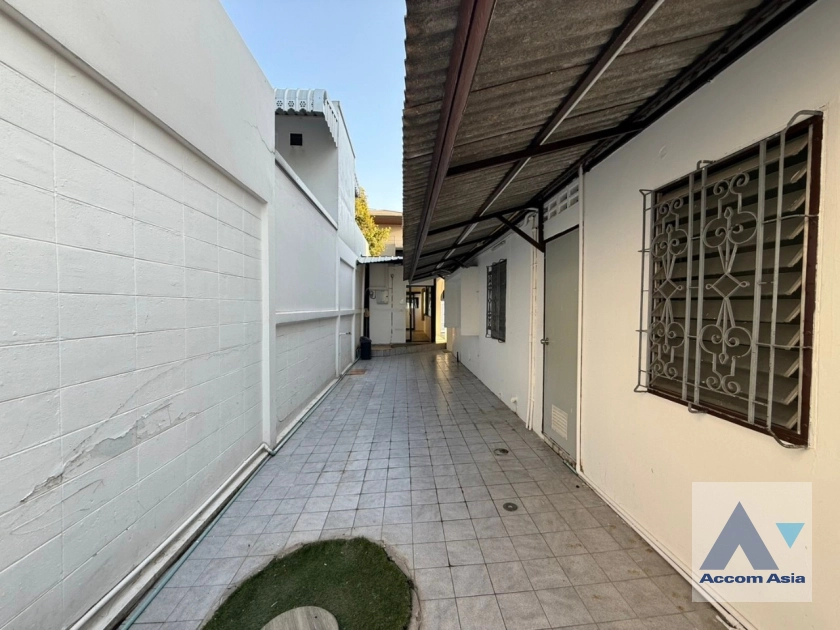 29  3 br House For Rent in Sukhumvit ,Bangkok BTS Punnawithi AA16761