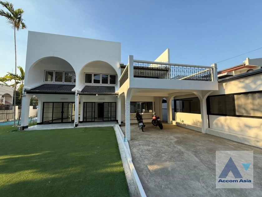 30  3 br House For Rent in Sukhumvit ,Bangkok BTS Punnawithi AA16761