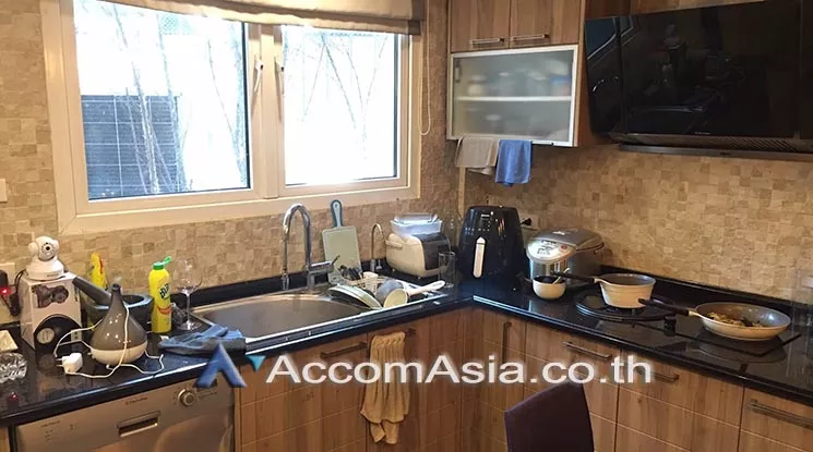  4 Bedrooms  Shophouse For Sale in Sukhumvit, Bangkok  near BTS Thong Lo (AA16772)
