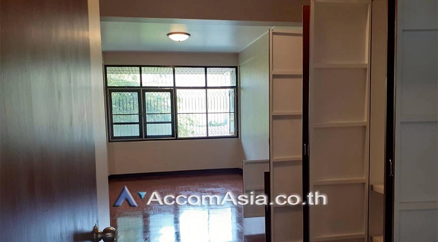 unitHome Office |  4 Bedrooms  Townhouse For Rent & Sale in Sathorn, Bangkok  near BTS Surasak (AA16796)