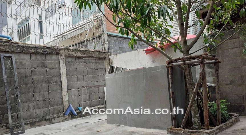 10  4 br Townhouse for rent and sale in Sathorn ,Bangkok BTS Surasak AA16796