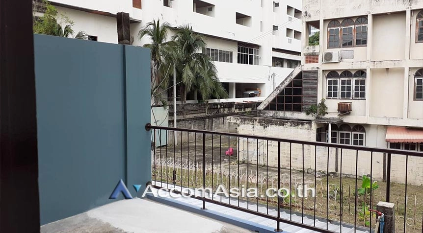 18  4 br Townhouse for rent and sale in Sathorn ,Bangkok BTS Surasak AA16796