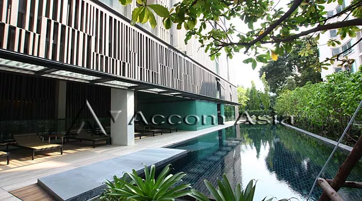 Private Swimming Pool |  Via 49 Condominium  1 Bedroom for Rent BTS Thong Lo in Sukhumvit Bangkok