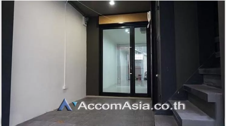  1  Shophouse for rent and sale in sukhumvit ,Bangkok BTS Phrom Phong AA16811