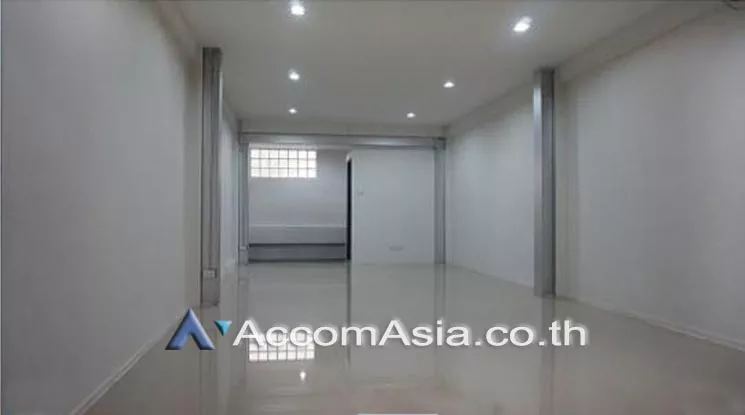  1  Shophouse for rent and sale in sukhumvit ,Bangkok BTS Phrom Phong AA16811