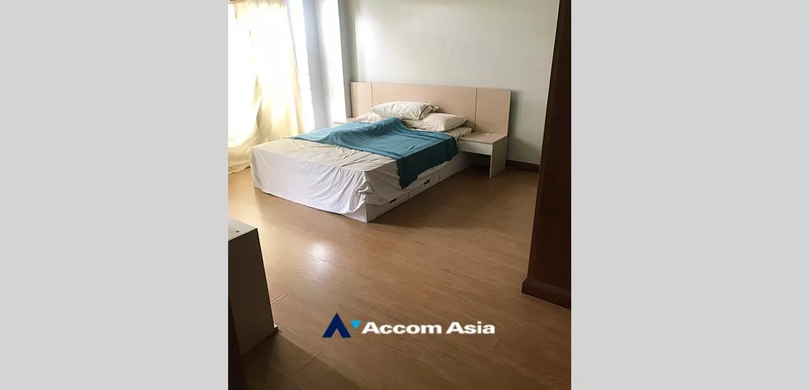  1 Bedroom  Condominium For Sale in Sukhumvit, Bangkok  near BTS Phrom Phong (AA16832)