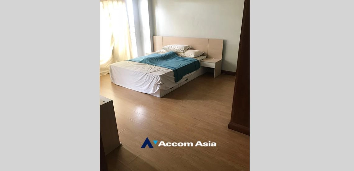 unit 1 Bedroom  Condominium For Sale in Sukhumvit, Bangkok  near BTS Phrom Phong (AA16832)