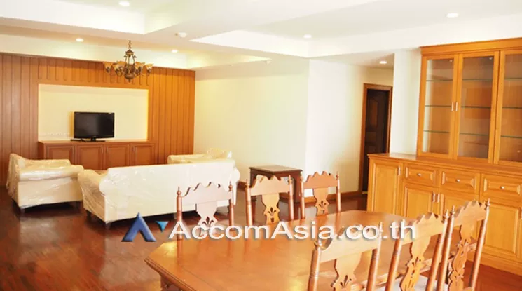 Pet friendly |  3 Bedrooms  Apartment For Rent in Ploenchit, Bangkok  near BTS Ploenchit (AA16845)