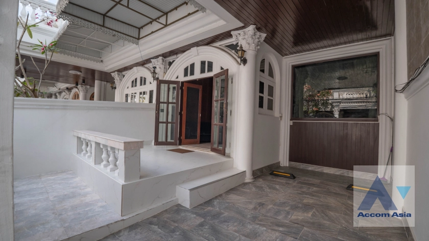  1  5 br House for rent and sale in Sukhumvit ,Bangkok BTS Ekkamai at Ekkamai Villas AA16887