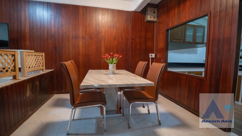 unitHome Office, Pet friendly |  5 Bedrooms  House For Rent & Sale in Sukhumvit, Bangkok  near BTS Ekkamai (AA16887)
