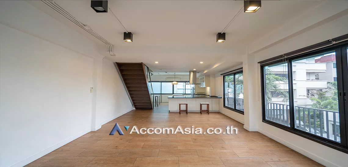 Home Office |  3 Bedrooms  Townhouse For Rent in Sathorn, Bangkok  near MRT Lumphini (AA16931)