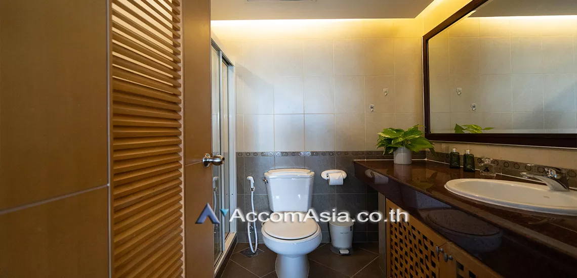 8  3 br Apartment For Rent in Sathorn ,Bangkok MRT Lumphini at Cozy and Convenient Apartment Near Garden Intl AA16933