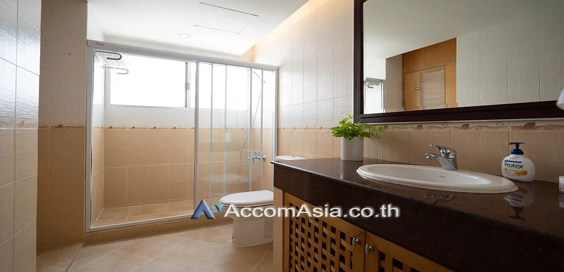 9  3 br Apartment For Rent in Sathorn ,Bangkok MRT Lumphini at Cozy and Convenient Apartment Near Garden Intl AA16933