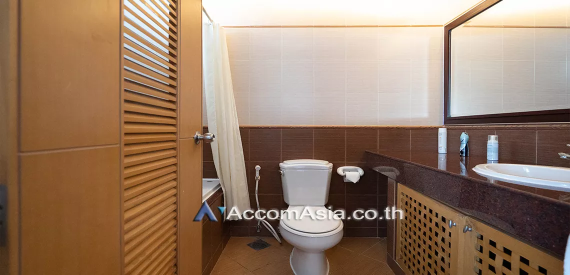 10  3 br Apartment For Rent in Sathorn ,Bangkok MRT Lumphini at Cozy and Convenient Apartment Near Garden Intl AA16933