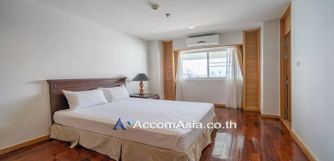 6  3 br Apartment For Rent in Sathorn ,Bangkok MRT Lumphini at Cozy and Convenient Apartment Near Garden Intl AA16933