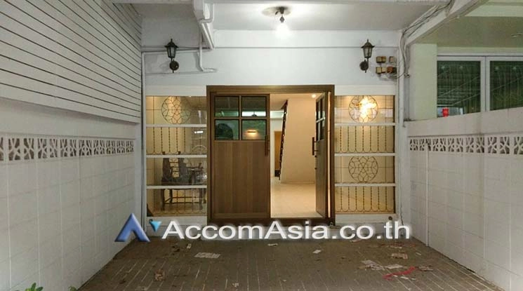  2  6 br Townhouse for rent and sale in Sathorn ,Bangkok BTS Chong Nonsi AA16935