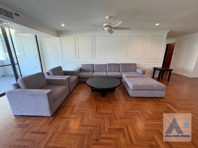 Big Balcony, Pet friendly |  Peaceful and Pet-Friendly Residence in Asoke Apartment  3 Bedroom for Rent MRT Sukhumvit in Sukhumvit Bangkok