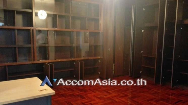  1  3 br Townhouse For Rent in Ploenchit ,Bangkok BTS Chitlom AA16976