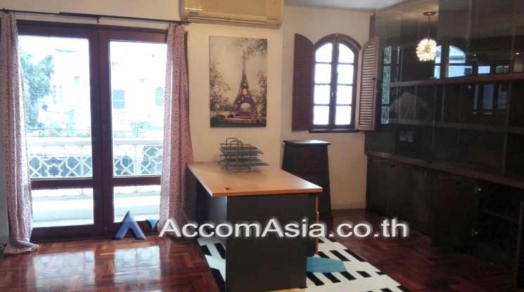 1  3 br Townhouse For Rent in Ploenchit ,Bangkok BTS Chitlom AA16976