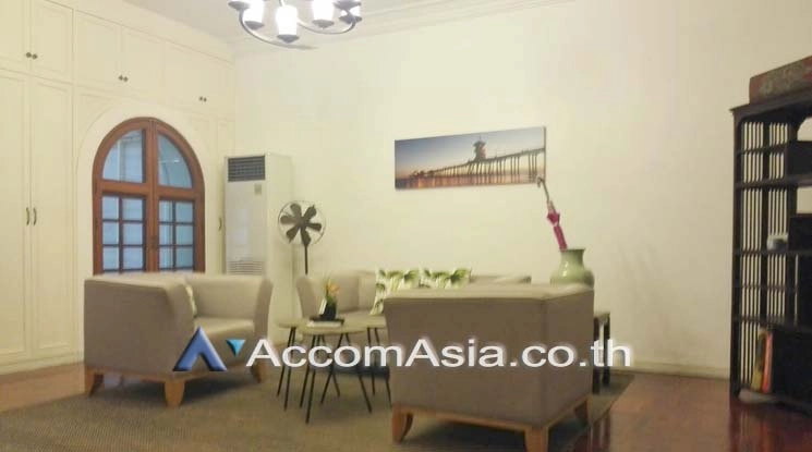 4  3 br Townhouse For Rent in Ploenchit ,Bangkok BTS Chitlom AA16976