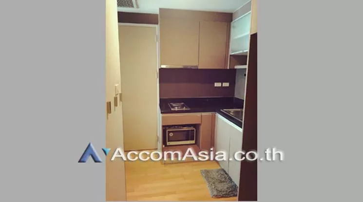  2 Bedrooms  Condominium For Sale in Sukhumvit, Bangkok  near BTS Ekkamai (AA17002)