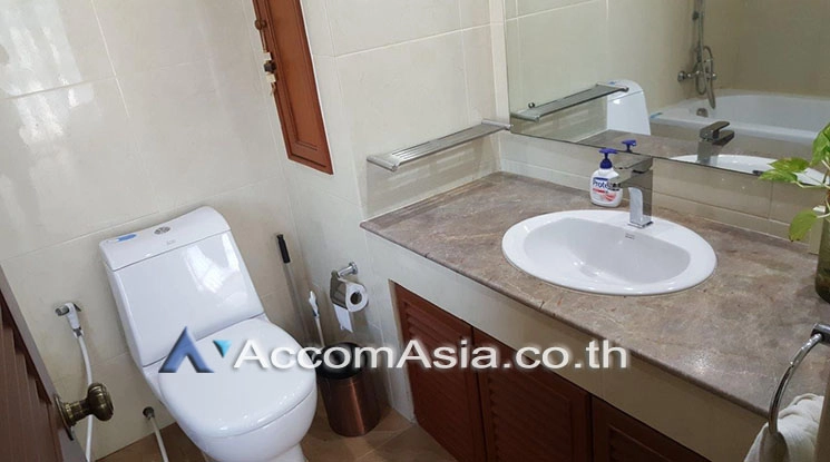 unit 2 Bedrooms  Condominium For Rent in Sukhumvit, Bangkok  near BTS Nana (AA17017)