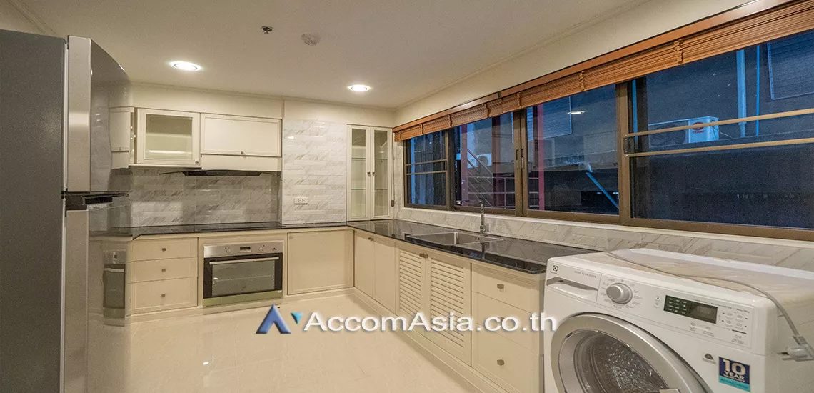 4  2 br Apartment For Rent in Sukhumvit ,Bangkok BTS Phrom Phong at Low-rise apartment, Walk 400m to BTS AA17021