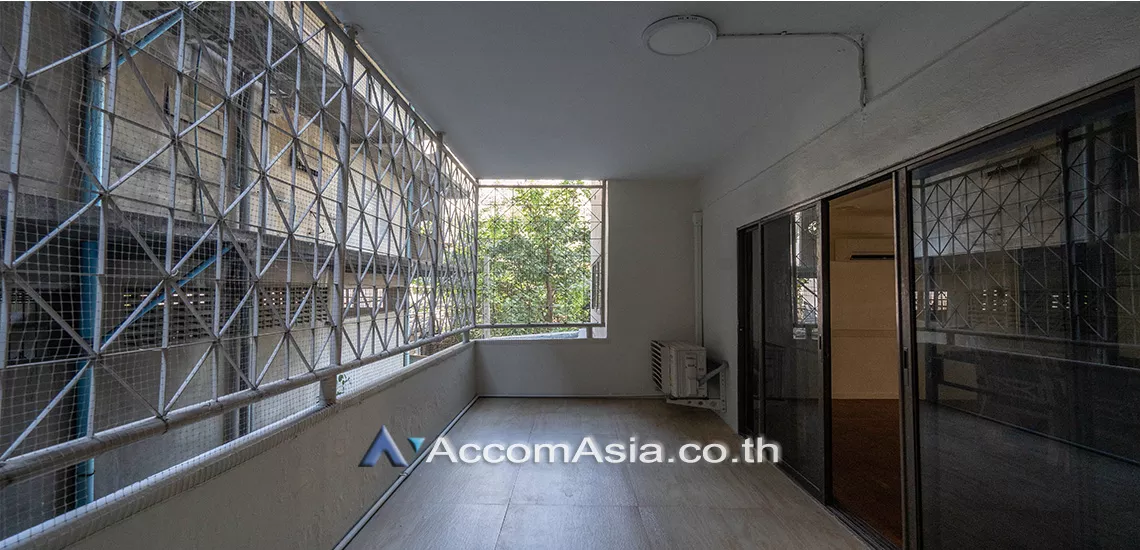 7  2 br Apartment For Rent in Sukhumvit ,Bangkok BTS Phrom Phong at Low-rise apartment, Walk 400m to BTS AA17021