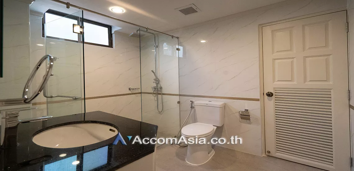 9  2 br Apartment For Rent in Sukhumvit ,Bangkok BTS Phrom Phong at Low-rise apartment, Walk 400m to BTS AA17021