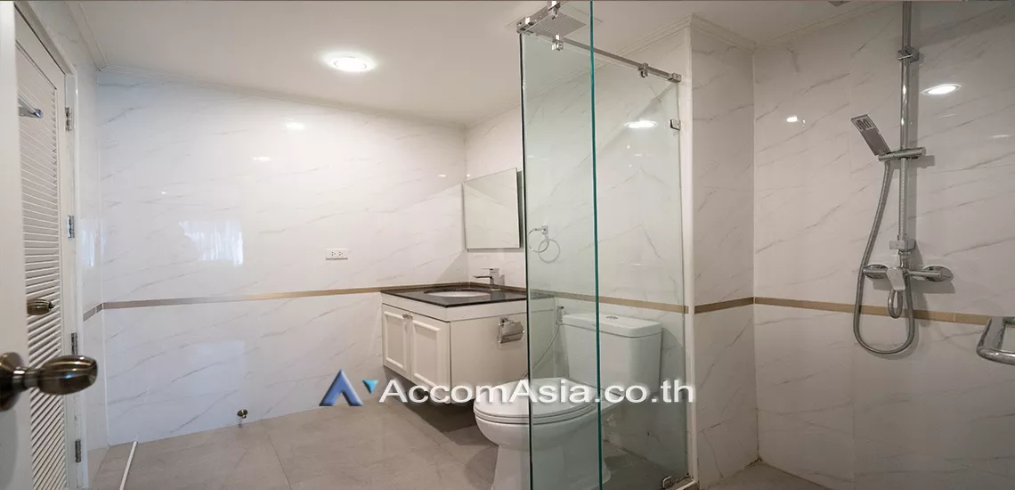 6  2 br Apartment For Rent in Sukhumvit ,Bangkok BTS Phrom Phong at Low-rise apartment, Walk 400m to BTS AA17022