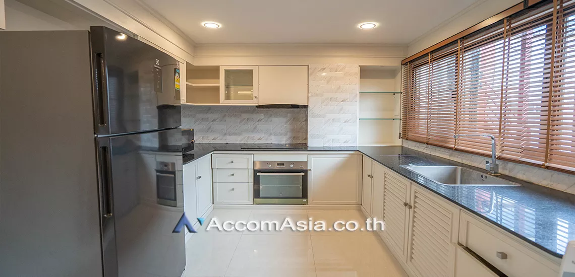 4  3 br Apartment For Rent in Sukhumvit ,Bangkok BTS Phrom Phong at Low-rise apartment, Walk 400m to BTS AA17023